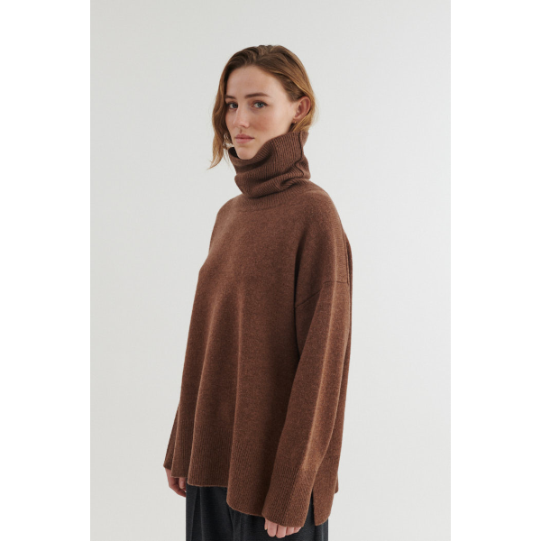 Basic Apparel Liz T-Neck (fondue fudge)
