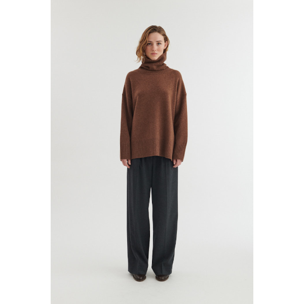 Basic Apparel Liz T-Neck (fondue fudge)