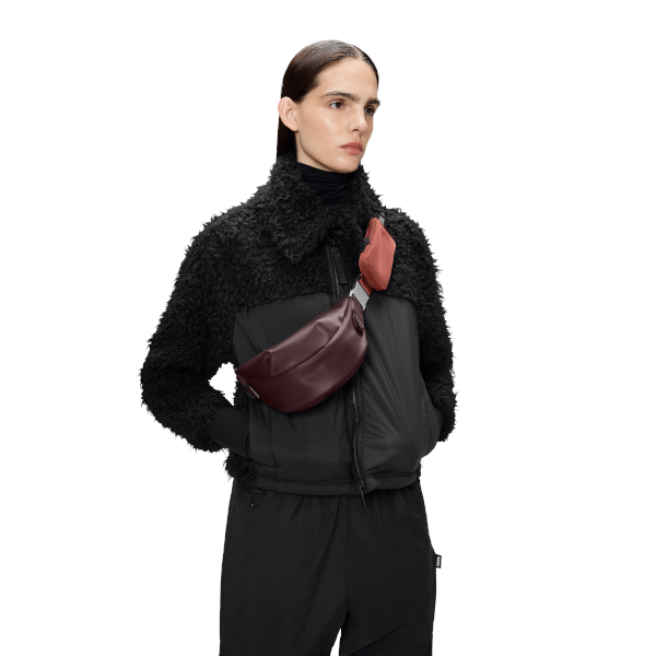 Rains Valera Shoulder Bag Mini (depth)